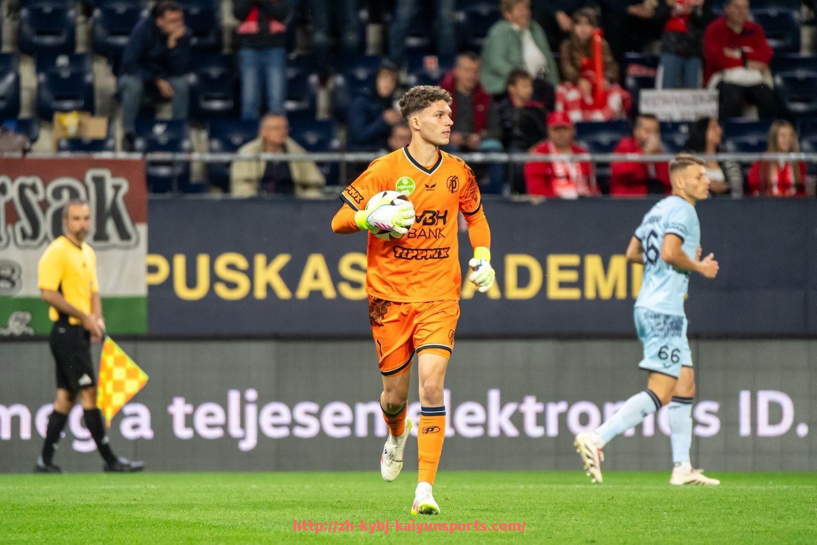 ky开云-曼联2017赛季英超客场球衣款式及特色介绍